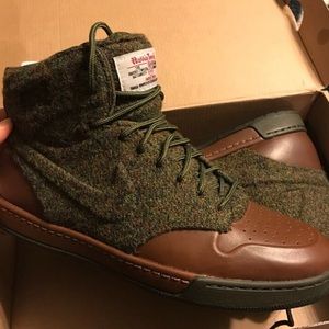 Woman’s Nike Air Royalty size 7